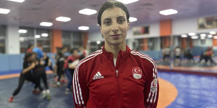 Zorlukları "tuş" eden milli güreşçi Özge Fındıkçı, yeni dereceler peşinde