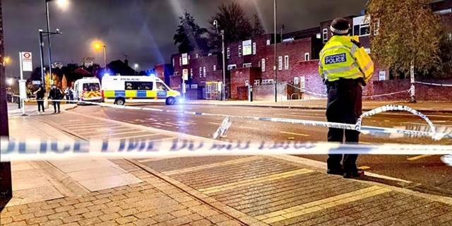 Londra'da konser salonuna girmeyen çalışırken ezilen 4 kişinin durumunun kritik olduğu bildirildi