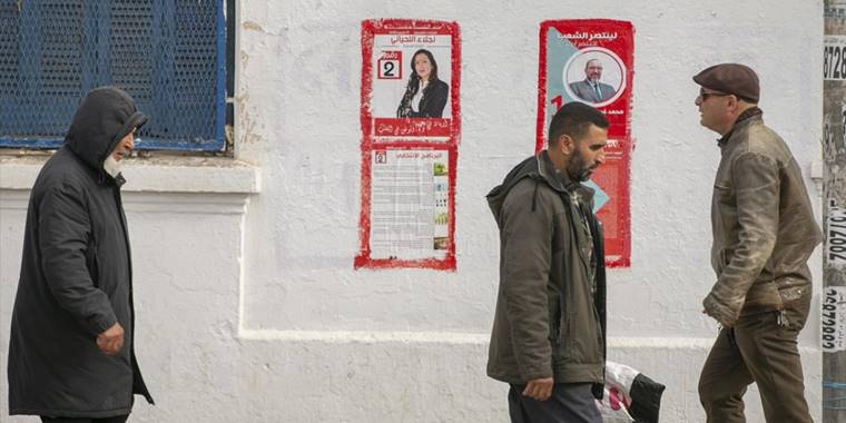 Tunus’ta erken genel seçimler için oy verme işlemi başladı