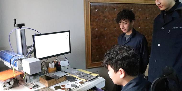 Hurda bilgisayar kasaları ve demir atıklar öğrencilerin elinde hayat buluyor