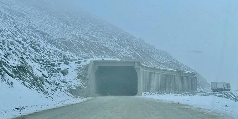 Afganistan'da yakıt tankerinin tünelde patlaması sonucu 19 kişi öldü