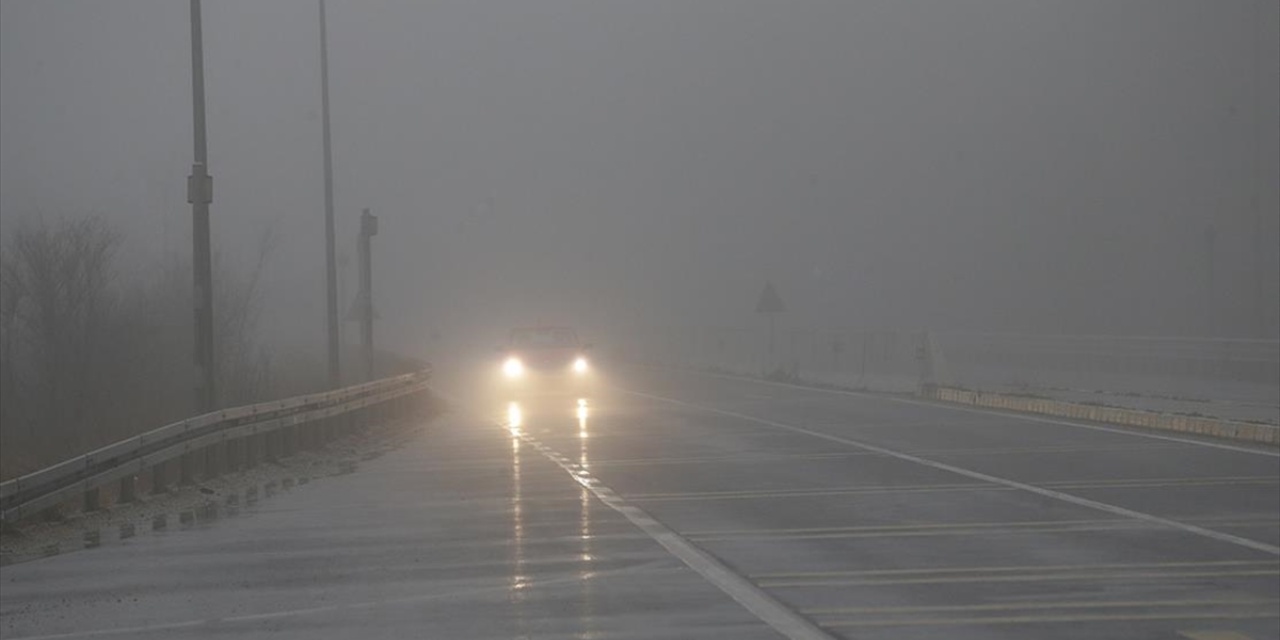 Bolu Dağı'nda sis ve sağanak