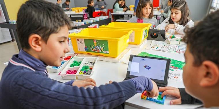 Diyarbakır'da 'Geleceğin El Cezerileri' legolarla hayallerini tasarlıyor