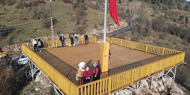 Anne ve engelli oğlu için seyir terası yapıldı