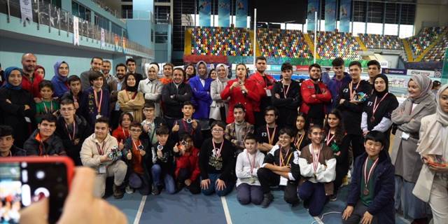 Robotik ve Kodlama Proje Şenliği'nde öğrenciler yarıştı