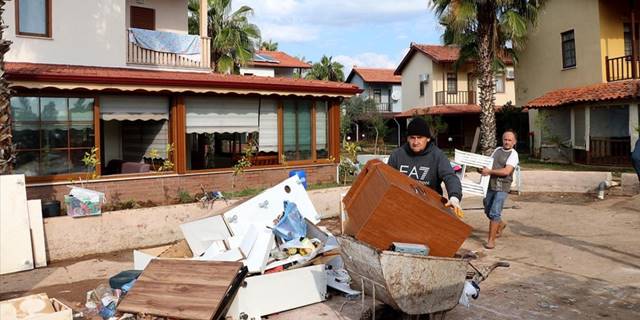 Fethiye'de selin izleri silinmeye çalışılıyor