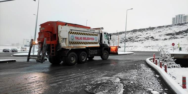 Talas Belediyesi karla mücadele ekibi çalışmalara başladı