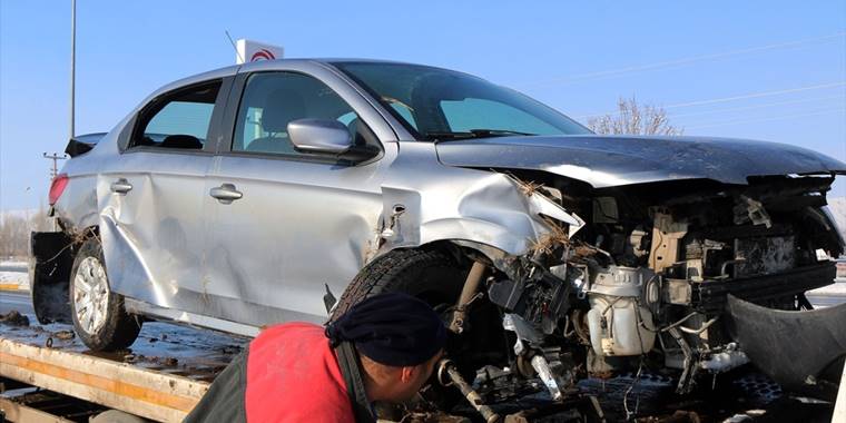 Sivas'ta trafik kazalarında 1 kişi öldü, 4 kişi yaralandı