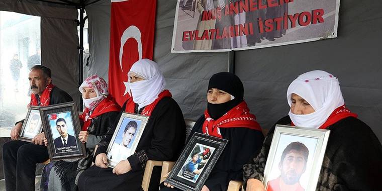 Muşlu aileler çocukları için HDP önündeki eylemlerini sürdürdü