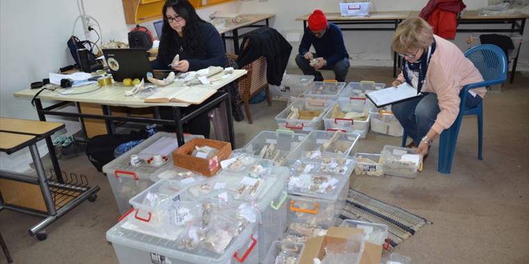 Kahramankazan'daki Sinap Formasyonu kazılarındaki buluntular tasnif ediliyor