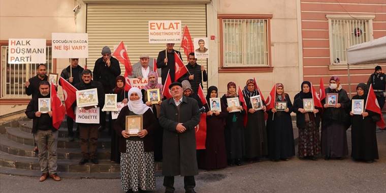 Diyarbakır annelerinin oturma eylemine bir aile daha katıldı