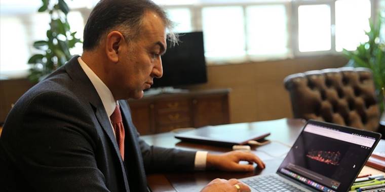 Bitlis Valisi Çağatay'ın "Yılın Fotoğrafları" oylamasında tercihi "İdlib'de kar"