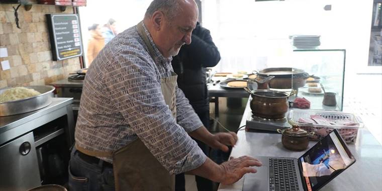 Hatay'da künefeciler, 'Kömür karası gözyaşları' fotoğrafını seçti
