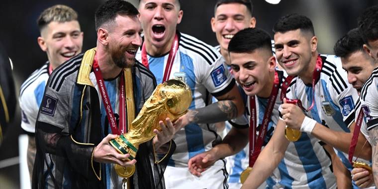 Dünya Kupası şampiyonluk kutlamasında Messi'nin giydiği geleneksel kıyafete büyük ilgi