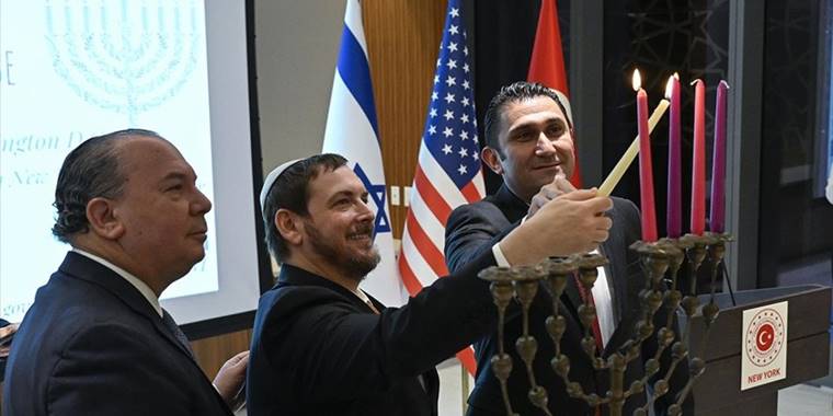 Türk kökenli Yahudiler Hanuka Bayramı'nı ilk kez New York'taki Türkevi'nde kutladı