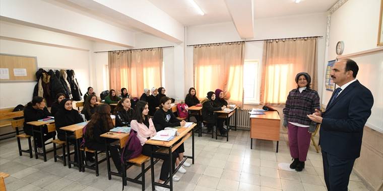 Konya Büyükşehir Belediye Başkanı Altay, öğrencilerle buluştu