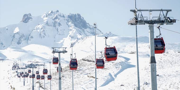 Erciyes Kış Sporları ve Turizm Merkezi'nde kayak sezonu başladı
