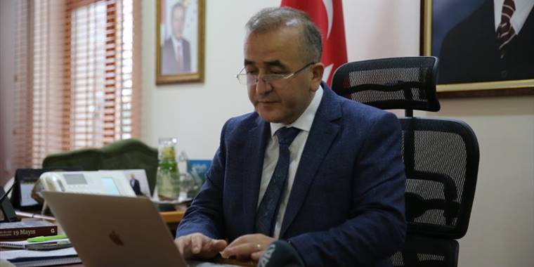 Tokat Valisi Hatipoğlu "Yılın Fotoğrafları" oylamasında "TOGG'un ilk yolculuğu" fotoğrafına oy verdi