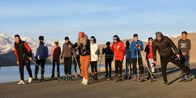 Eski milli kayakçı, doğup büyüdüğü ilçede kendisi gibi şampiyonlar yetiştiriyor