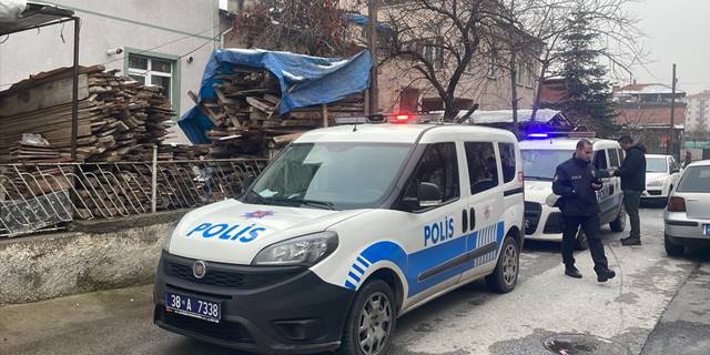 Kayseri'de evinde maskeli biri tarafından bıçaklanan kişi ağır yaralandı