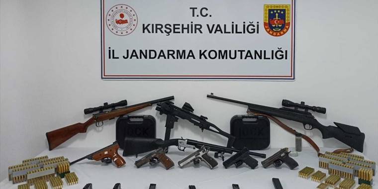 Kırşehir'de ruhsatsız silah operasyonunda 2 şüpheli yakalandı