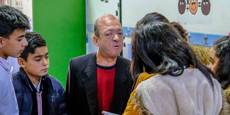 Görme engelli öğretmenin en büyük destekçisi öğrencileri oldu