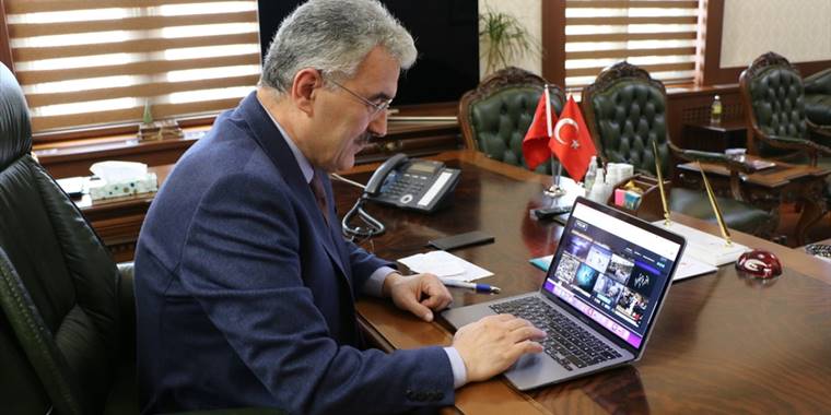 Eskişehir Valisi Ayyıldız, AA'nın "Yılın Fotoğrafları" oylamasına katıldı