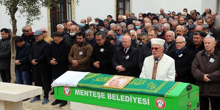 Oyuncu ve yazar Pakize Suda'nın cenazesi toprağa verildi