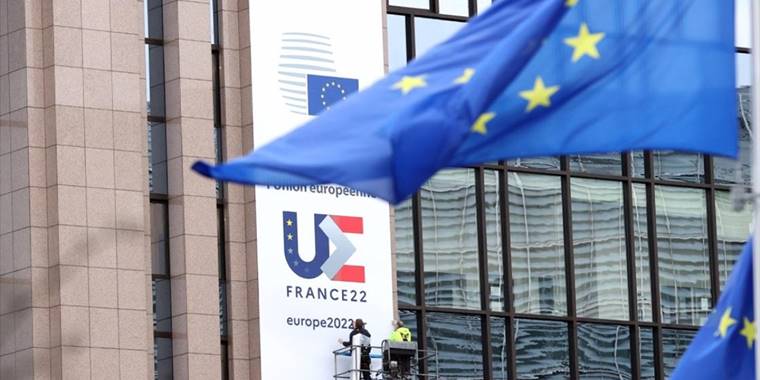 Fransa, AB dönem başkanlığıyla karşıladığı 2022'yi Dünya Kupası'na vedayla uğurluyor