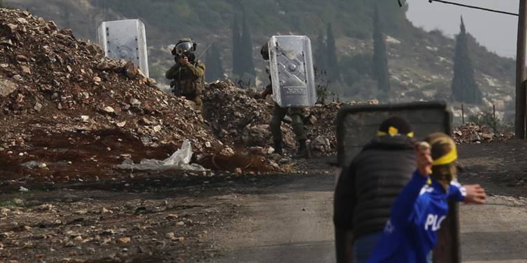 İsrail güçlerinin, Batı Şeria'daki gösterilere müdahalesinde 5 Filistinli yaralandı