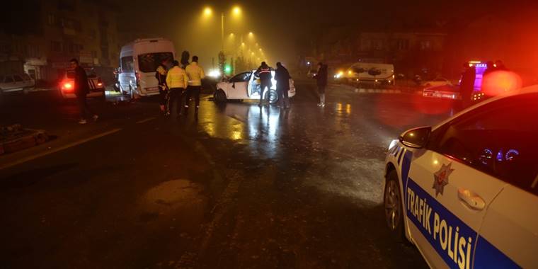 Nevşehir'de minibüsle otomobilin çarpıştığı kazada 8 kişi yaralandı