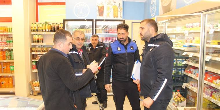 Yunak'ta marketlerde denetim yapıldı