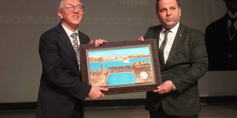 Beyşehir'de "iş hayatında etkili iletişim, etkili yöneticilik, liderlik" konulu seminer