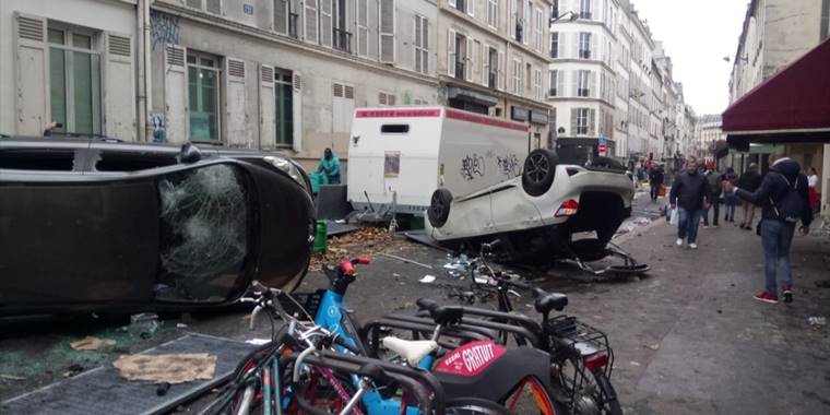 Terör örgütü PKK yanlıları Paris'i savaş alanına çevirdi