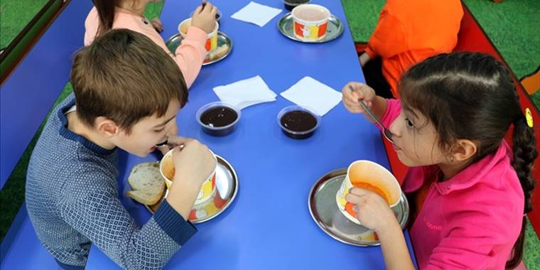 MEB, Şura kararlarındaki 'ücretsiz öğle yemeği' tavsiyesini uygulamaya geçiriyor
