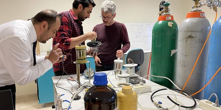 Yangını erken tespit eden "gazlı alev dedektörü"nün ilk yerli prototipi üretildi