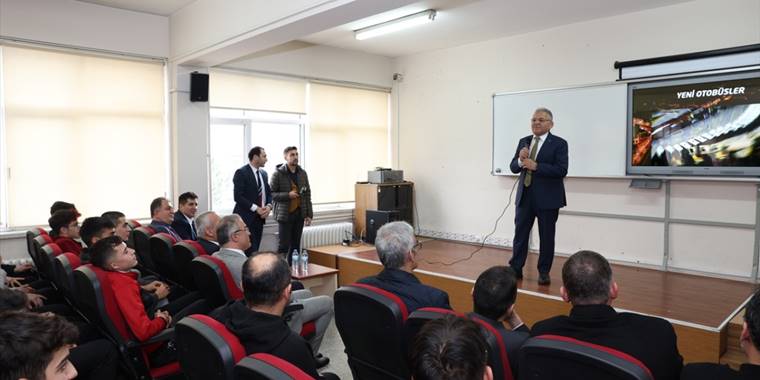 Büyükkılıç "Kariyer Günleri" kapsamında öğrencilerle buluştu