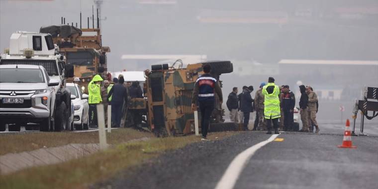 Diyarbakır'da askeri araç devrildi, 6 asker yaralandı