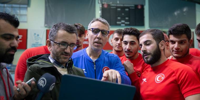 A Milli Erkek Hentbol Takımı, AA'nın "Yılın Fotoğrafları" oylamasına katıldı