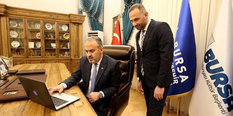 Bursa Büyükşehir Belediye Başkanı Aktaş'ın "Yılın Fotoğrafları" oylamasındaki tercihi "Masumiyet"