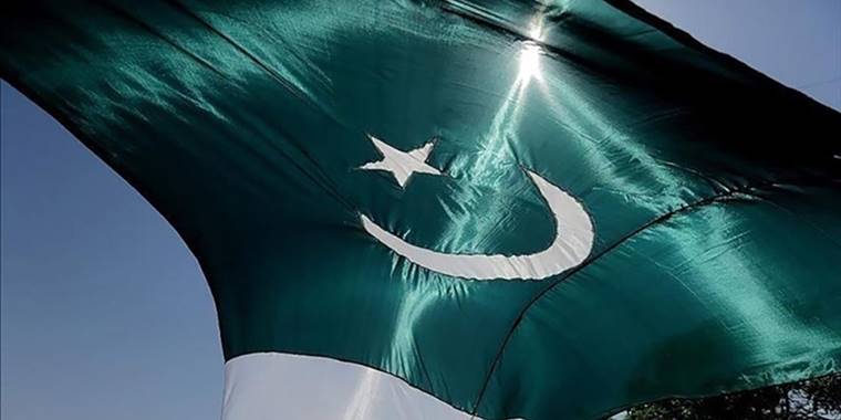 Pakistan'da 2022, hükümet değişikliği dahil iç siyasi kavgalarla geçti