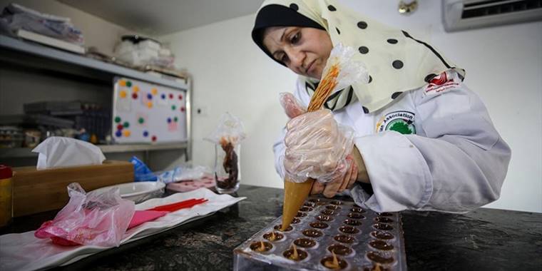 Gazze'de ev yapımı "doğal" çikolata üreten Filistinli şef tutkusunu mesleğe dönüştürdü