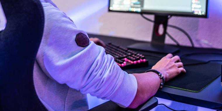 Ofis bilgisayarında 275 saat oyun oynayan Japon çalışana maaş kesintisi