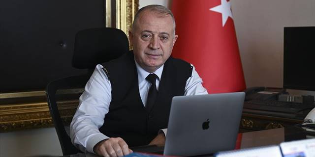 İstanbul Jandarma Komutanı Tümgeneral Topcu'nun "Yılın Fotoğrafları" oylamasındaki tercihi "Havadan müdahale"