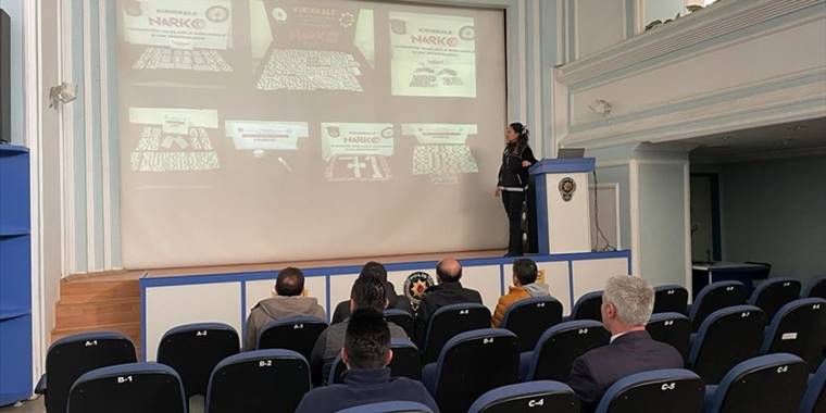 Kırıkkale'de gazetecilere "Narko Rehber" eğitimi verildi
