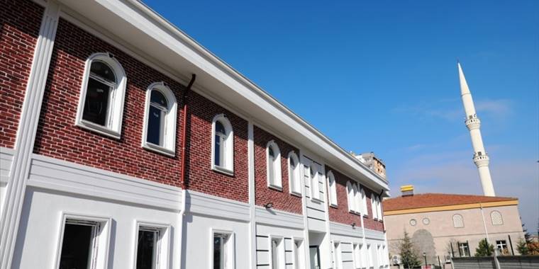 Çolakbayrakdar yapımı tamamlanan Kur'an kursu binasını inceledi