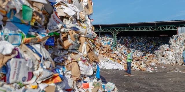 Dört yılda plastik poşet kaynaklı 550 bin ton atığın oluşması engellendi