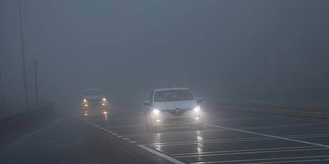 Bolu Dağı ve Sakarya'da sis görüş mesafesini düşürdü