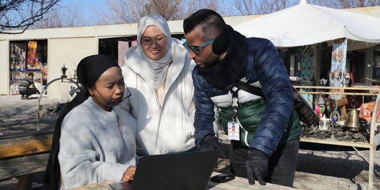 Endonezyalı turistler AA'nın "Yılın Fotoğrafları" oylamasına katıldı
