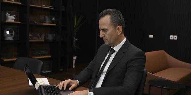 ASELSAN Genel Müdürü Haluk Görgün "Yılın Fotoğrafları" oylamasında "Kutupsuz ayı" fotoğrafını seçti